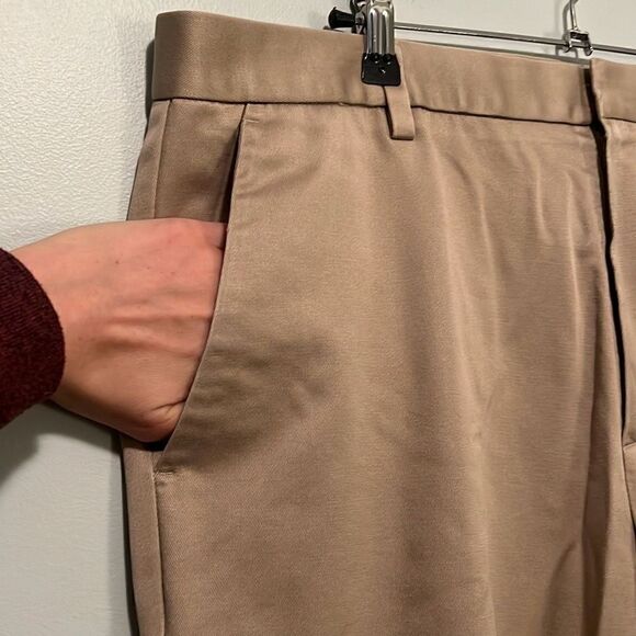 Dockers Men's Khaki Classic Fit Flat Front Career Work Dress Pants W38 L29 - Picture 2 of 10